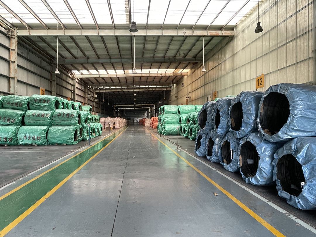 Industrija ta 'l-Azzar Fit-Triq Biex Tissaħħaħ
