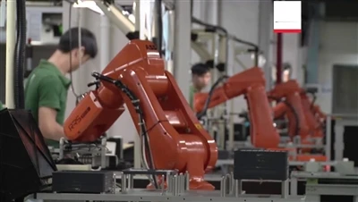 Robots Industrijali Jippermettu Qafliet U Intrapriżi Oħra Jnaqqsu l-Ispejjeż,...